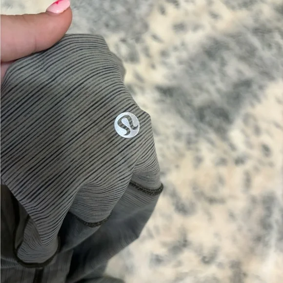 size 2 lululemon leggings - Picture 4 of 4